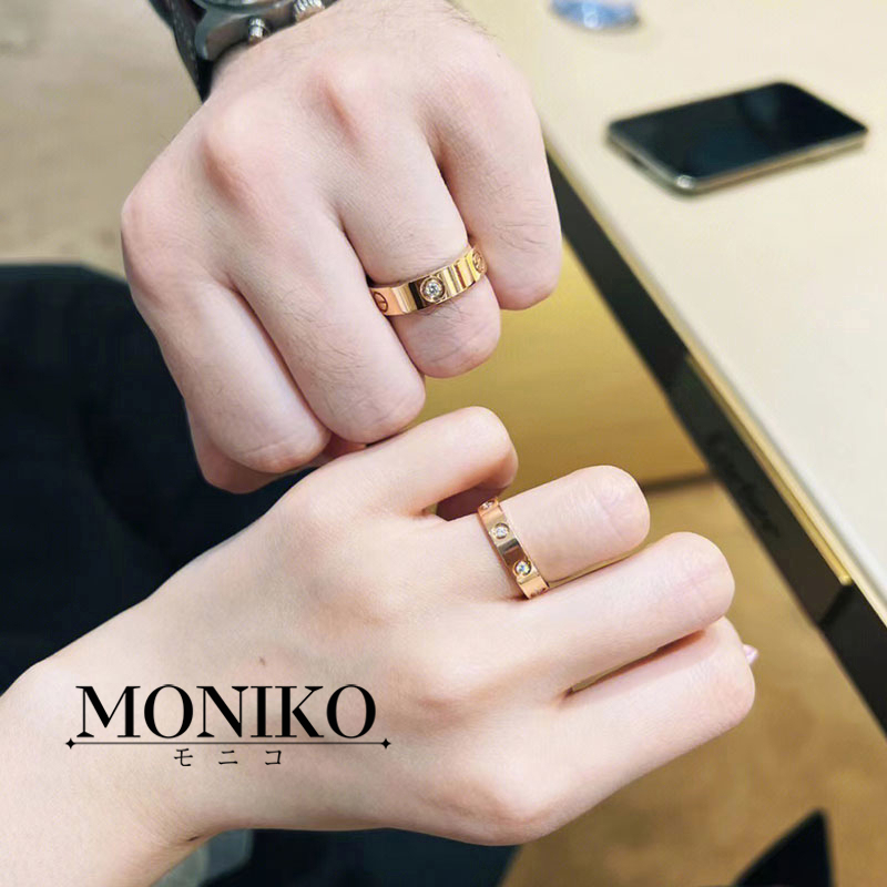 MONIKO แหวนสเตนเลส ประดับเพชร 6 เม็ด
