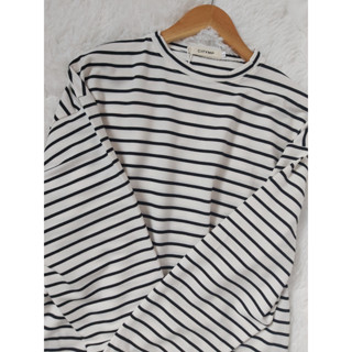 เสื้อยืดคอกลมแขนยาว ลายทาง ขาวดำ CITYMP (มือ 1)
