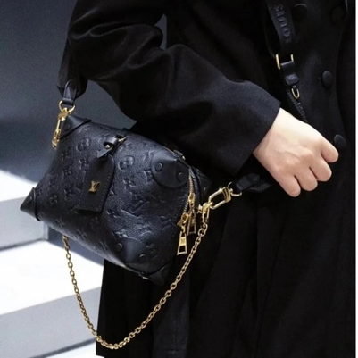 Louis Vuitton หลุยส์วิตตอง กระเป๋าผู้หญิง Petite Malle กล่องอ่อน แฟชั่นสำหรับผู้หญิง กระเป๋าสะพายข้าง กระเป๋าสะพายไหล่