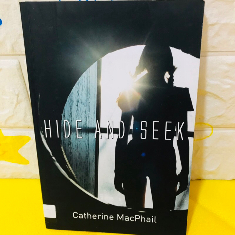 HIDE AND SEEK  วรรณกรรมปกอ่อนมือสอง-ad7