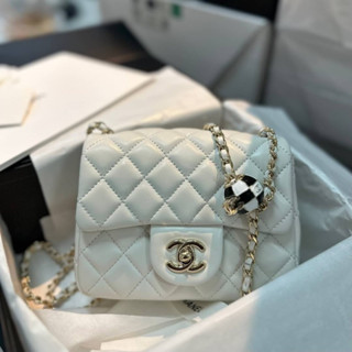 NEW CHANEL BAG FLAP WITH ADJUSTABLE CHAIN IN 17CM 1ในรุ่นที่ควรมีเก็บไว้ขายดีที่สุดในซีซั่นนี้ค่ะ เข้ามาเพิ่ม สดๆร้อนๆ