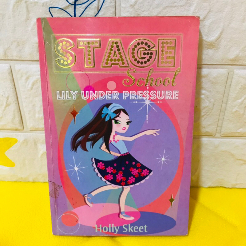 STAGE School LILY UNDER PRESSURE วรรณกรรมปกอ่อนมือสอง-ad7