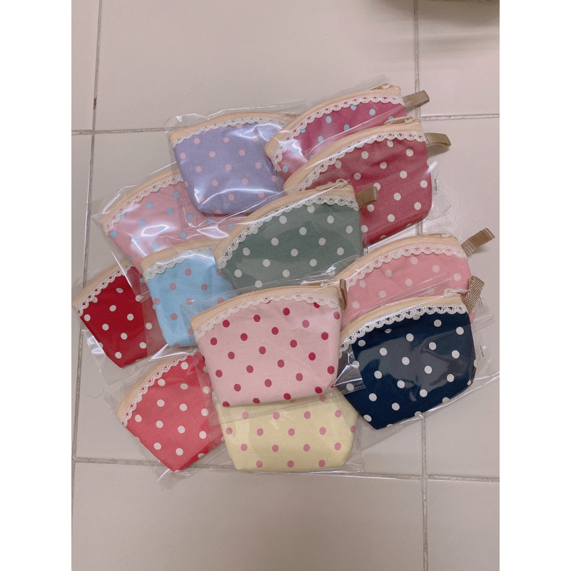 สุดพิเศษกระเป๋าลายจุดแบบโค้งมีลูกไม้ 250-300ใบ ลดสุด 50-100 บาท คุ้มสุด กดสั่งเลย