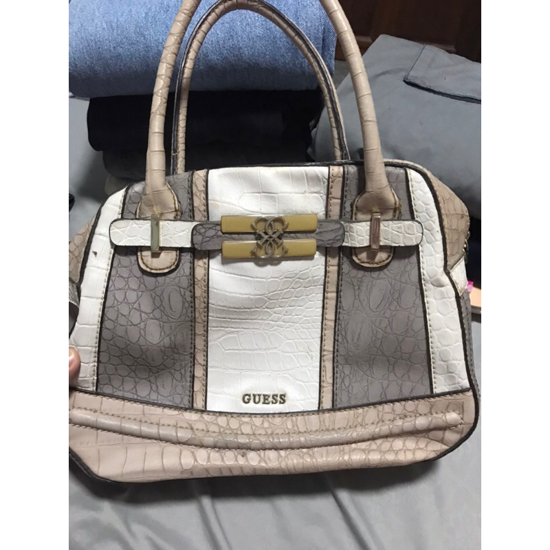 กระเป๋าถือแบรนด์Guessแท้