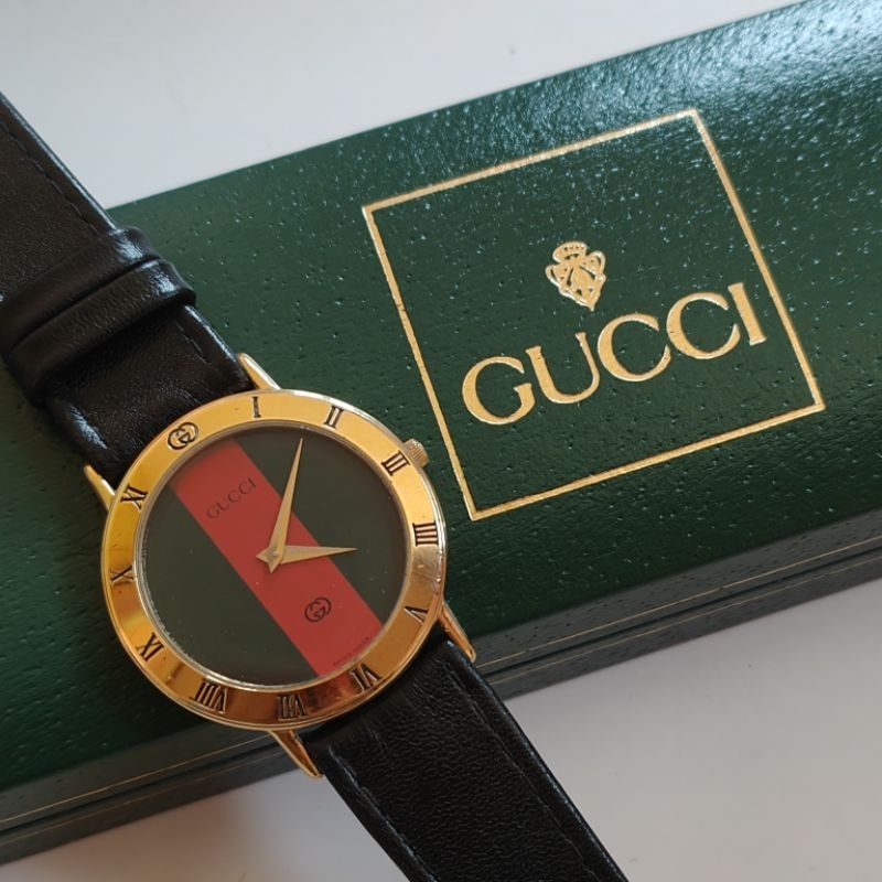 นาฬิกาวินเทจมือสอง Vintage Gucci พร้อมกล่อง เรือนบาง หน้าเขียวแดง เรียบหรู ระบบ quartz ใส่ได้ทั้งชาย