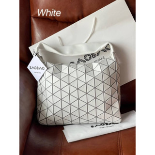 ใบใหญ่ BAO BAO ISSEY MIYAKE OVAL LARGE