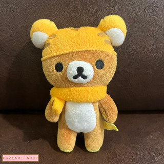 ตุ๊กตา Rilakkuma ใส่หมวกกับผ้าพันคอลายเสือ ขนาด 12 x 16 ซม. * มือสอง สภาพดี ซักแล้ว