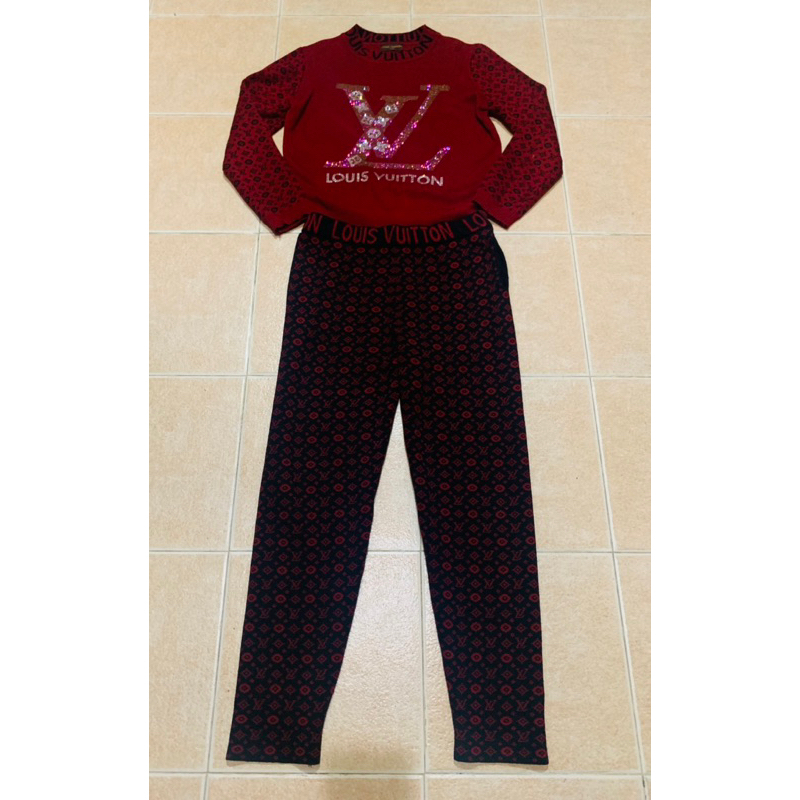 ชุดเซ็ท 2 ชิ้น LV ผ้าไหมพรมนุ่ม งานเกรดไฮเอน ตัวเสื้อแขนยาวติดเพชรลาย LV