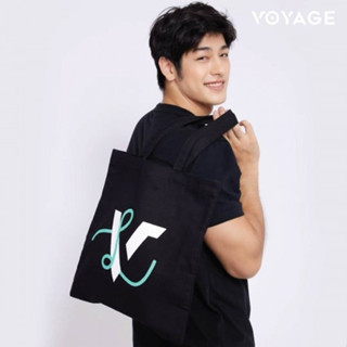 กระเป๋าผ้าสีดำ VOYAGE TOTE BAG