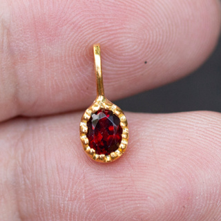 จี้พลอยโกเมน( Garnet) สีแดง ตัวเรือนเงินแท้ 92.5 % ชุบทอง พลอยแท้บ่อจันทบุรี สินค้ามีใบรับประกัน