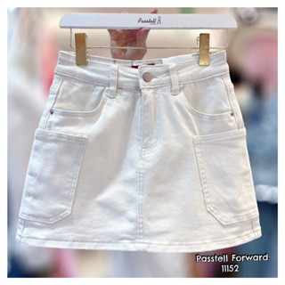 🇰🇷New🇰🇷  Korea cargo miniskirt  กระโปรงคาร์โก้ สีขาวครีม กระเป๋าหน้าใส่