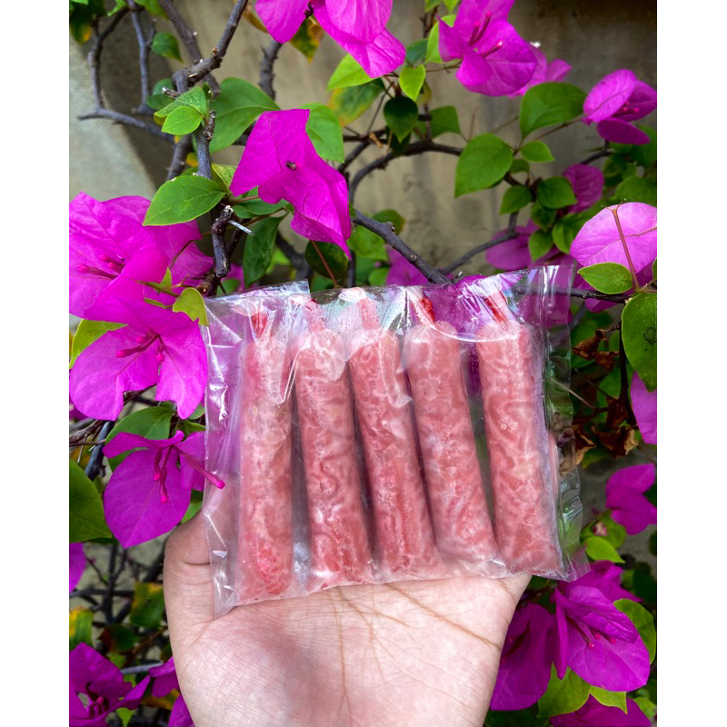 แหนมหมู จิ้นส้มหมูหรือ แหนมหนัง ห่อละ 29 บาท  1 ห่อมี 5 ชิ้น น้ำหนัก 100 g. ของฝากจากเมืองพะเยา