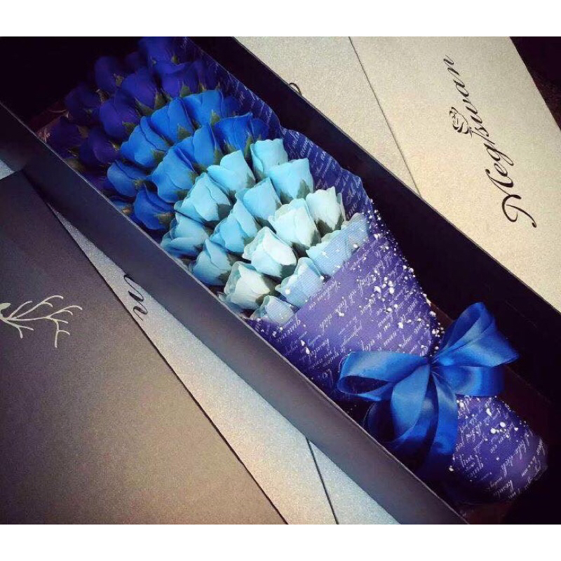 กุหลาบช่อ 50 ดอก สวยเหมือนจริง แถมการ์ดแถมกล่องฟรี โล๊ะ อาจมีตำหนิ