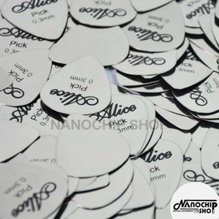 (พร้อมส่ง) ปิ๊กกีตาร์โลหะ ปิ๊กสแตนเลส ปิ๊กเหล็ก Stainless Steel Guitar Pick ปิ้กกีตาร์ขนาด 0.3mm ทรงหยดน้ำ ทรงสามเหลี่ยม