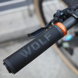 ปลอกแฮนด์ Echo Lock-On Grips จาก Wolf Tooth Components