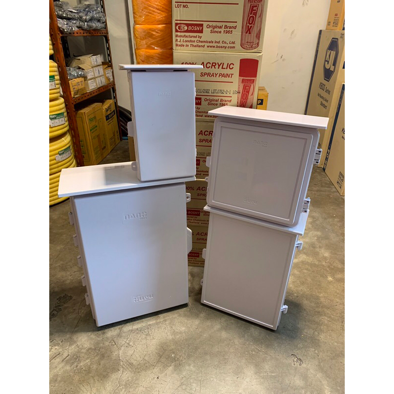 Nanoตู้กันน้ำพลาสติกมีที่กันฝนยี่ห้อNanoสำหรับใส่อุปกรณ์ไฟฟ้าภายนอกอาคารขนาด101W,102W,103W,104W