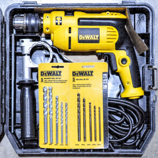 DEWALT สว่านกระแทกไฟฟ้า รุ่น DWD024 / 13mm. 650w. ปรับรอบซ้าย-ขวา*ลดล้างสต๊อก