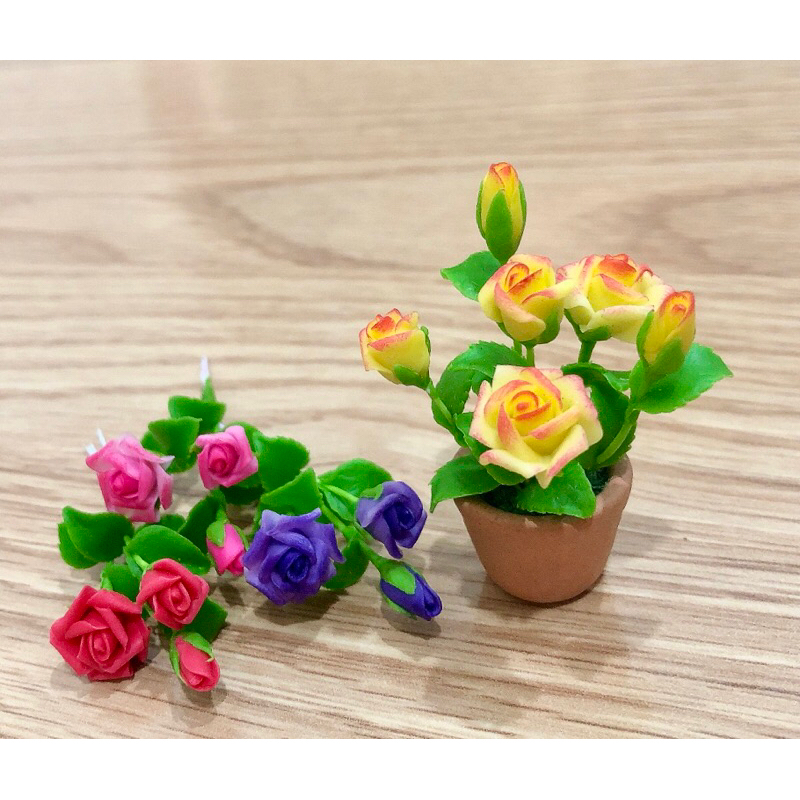 ดินปั้นดอกกุหลาบจิ๋วในกระถางดินเผา ขนาดสูง 5.5 ซม. ราคา/ชิ้น
