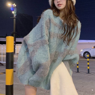 พร้อมส่ง เสื้อไหมพรมสำลีคอกลมแขนยาวสีฟ้าผ้าทอลายสีเทา ดีไซน์สวยไม่ซ้ำใครแนะนำรุ่นนี้เลยจ้า ผ้าไหมพรมสำลีหนานิ่ม