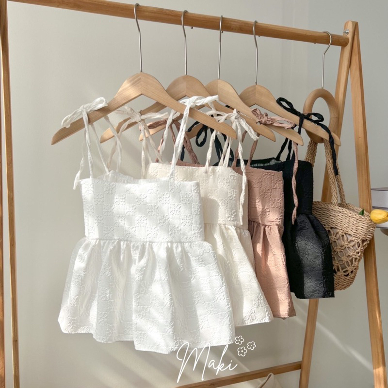 MAKI TOP พร้อมส่งด่วน! ส่งไว! สายเดี่ยวผูกไหล่ สายเดี่ยวเกาะอก สีพิ้น ผ้าลายนูนระบายน่ารักๆ