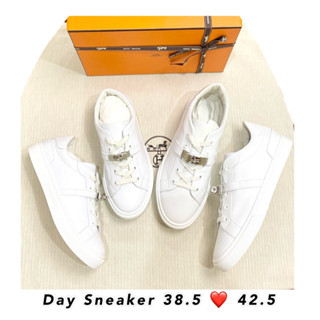 Day Sneaker White Leather + Kelly Belt