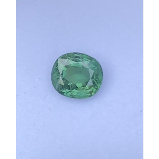 พลอย เขียวส่อง (Green Sapphire) 8.01 กะรัต (Cts.) พร้อมใบเซอร์