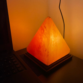 โคมไฟเกลือหิมาลายัน Himalayan Salt Lamp ทรงปิรามิดขนาด 3-5 kg โคมไฟหินเกลือหิมาลัย โคมไฟ