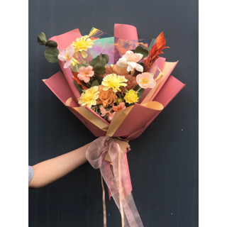 ช่อดอกไม้แสดงความยินดีโทนสีสดใส
