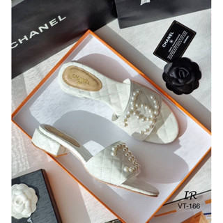 พร้อมส่ง ตัวใหม่ แบบสวมแต่งอะไหล่ไข่มุกงานตอกอย่างดี ปั้มแบรนด์ สูง 1.5 นิ้ว ใส่สวยดูแพงจริงค่ะ   VT-166