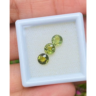 พลอย บุษราคัม yellow sapphire 3 เม็ด 1.95 กะรัต (Cts.)