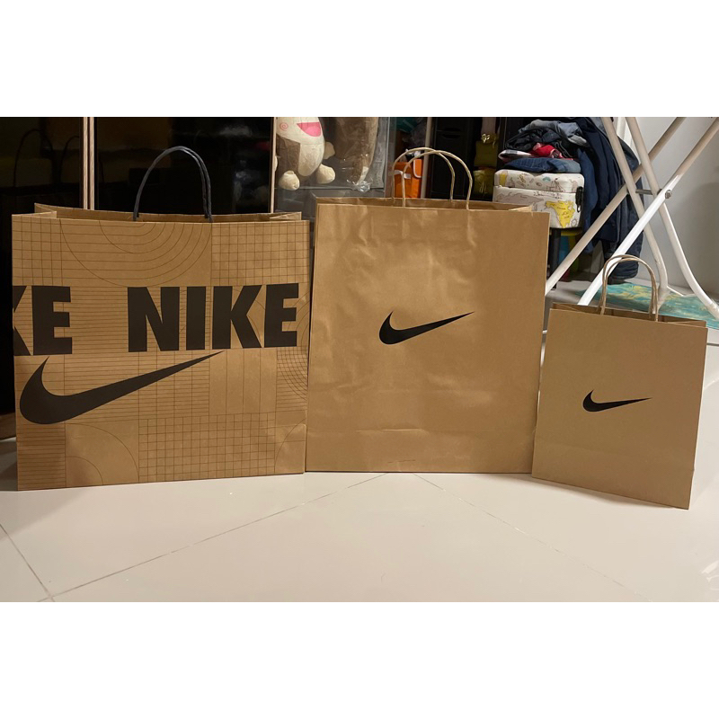 ถุงกระดาษไนกี้จาก Shop NIKE แท้ 100%