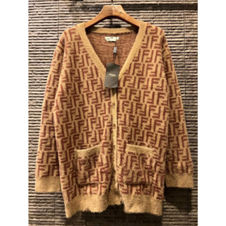 FENDI VELVET LOGO CARDIGAN ROGERS TED MONOGRAM เสื้อคลุม คาร์ดิแกน แขนยาว คอวี ผ้าไหมพรม ขนเนียนนุ่ม ละมุน ตัวหนังสือ FF