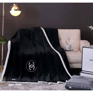 CHANEL CC LOGO EMBROIDERED BLANKET ผ้าห่มชาแนล แฟชั่น แบรนด์เนม นาโน ขนนุ่มนิ่ม ขนาด 150x200 cm ปักโลโก้สีขาว