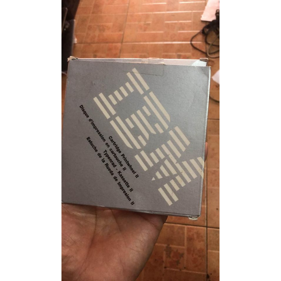 จานอักษรพิมพ์ดีดไฟฟ้า IBM ภาษาไทย