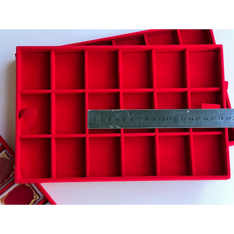 กล่องใส่พระ3ชั้น54ช่องกำมะหยี่สีน้ำเงินภายในสีแดงฝากระจกขอบคิ้วทองมีกุญแจ ล็อคด้านหน้าได้ - รูปที่ 5