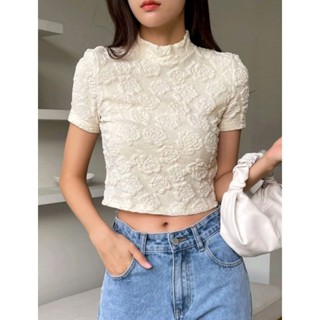 เสื้อยืดครอป ลายดอกไม้ คอตั้งทรงสูง