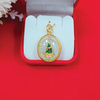 จี้พระแก้วมรกตล้อมเพชร 2x2.5 cm สีทอง ชุบทอง กรอบหวาย งานสวยพร้อมบูชา เสริมดวงโชคลาภ ใส่ได้ทุกโอกาส พร้อมส่ง