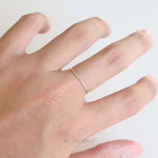 Moonsilver แหวนเงินเกลี้ยง 1mm กลม รุ่น Hoop แหวนเงินแท้925