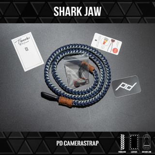 สายคล้องกล้องแฮนด์เมด สีกรม-เทาขาว Camerastrap Shark jaw Peak design handmade Navy blue - Light gray