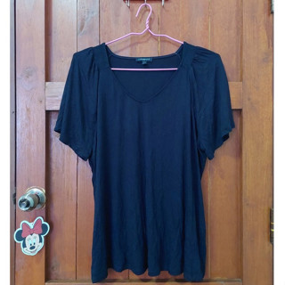 มือ 1 เสื้อยืดคอวีแขนสั้นสีดำ ช่วงไหล่จับสม็อค น่ารัก แบรนด์ LANE BRYANT 22/24