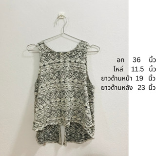 มือสอง เสื้อครอปสั้น เสื้อยืด เสื้อลำลอง เสื้อใส่ไปเที่ยว เสื้อ เสื้อมือสอง เสื้อแขนกุด เสื้อมีฮู้ด พร้อมส่ง ราคาถูก
