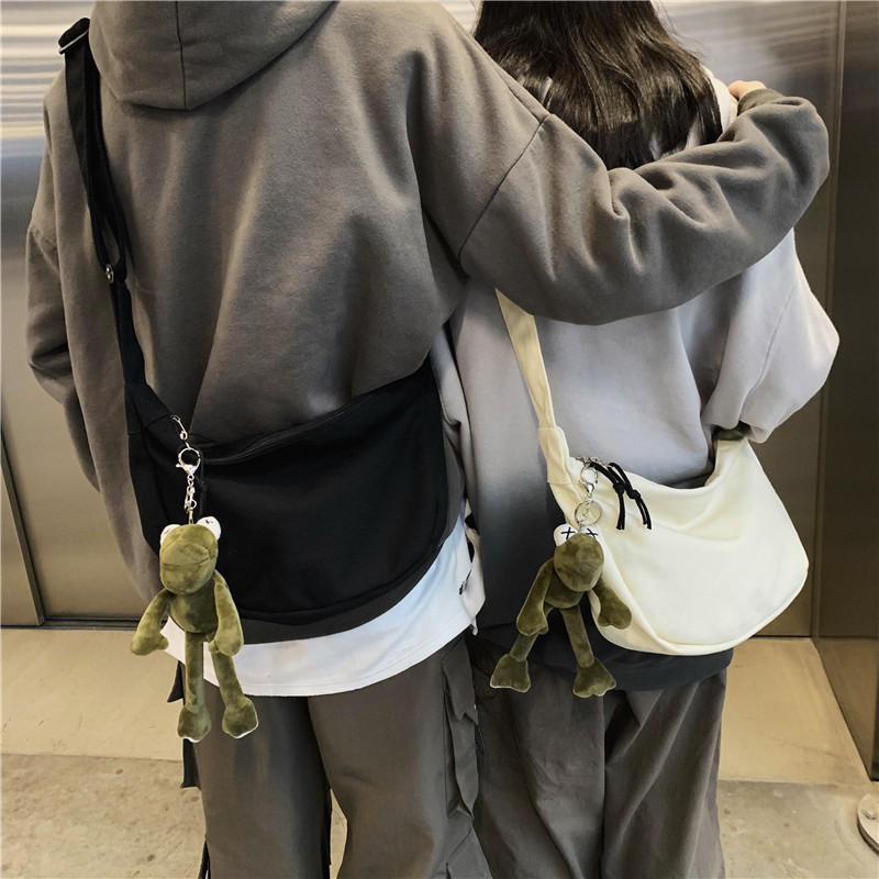 Fashion ลูกค้าใหม่ 1 บาท กระเป๋าสะพายข้าง ผ้าแคนวาส กระเป๋าคาดอก มีซิป สไตล์เท่ๆแบบเกาหลี ไม่มีพวงกุญแจ B-610