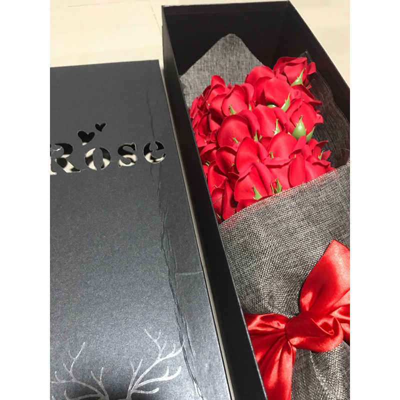 กุหลาบช่อ 50 ดอก สวยเหมือนจริง แถมการ์ดแถมกล่องฟรี โล๊ะ อาจมีตำหนิ - รูปที่ 3