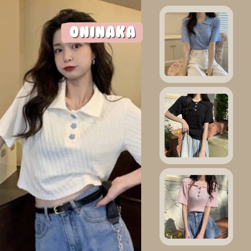 Oninaka ไหมพรมคอปกผ้าเป็นริ้วแต่งกระดุมดอกไม้ เสื้อครอปหญิง เสื้อยืด เสื้อแฟชั่นผญ