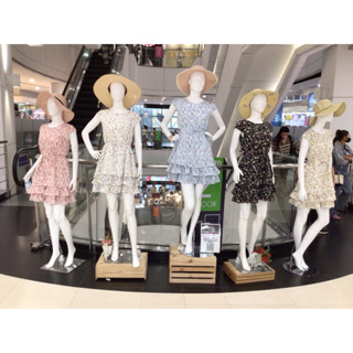 (ใส่โค้ด INCSL33 ลดเพิ่ม 50%) ⭐️เดรสแขนล้ำระบาย3ชั้น💫