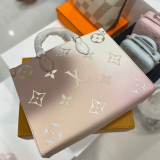 กระเป๋า   Louis Vuitton Geant on the go MM