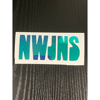 newjeans logo sticker สติ๊กเกอร์  ไดคัด กันน้ำ newjeans logo sticker 01