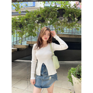 เสื้อไหมพรมแขนยาวคอกลมผ่าหน้าวี