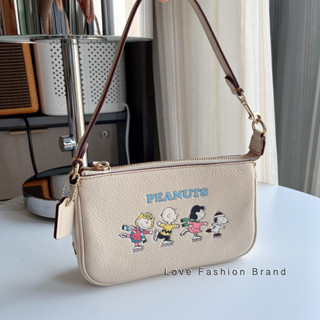 👑ผ่อน0%~แท้100%👑 ce858 กระเป๋าสะพาย Coach X Peanuts Nolita 19 With Snoopy And Friends Motif