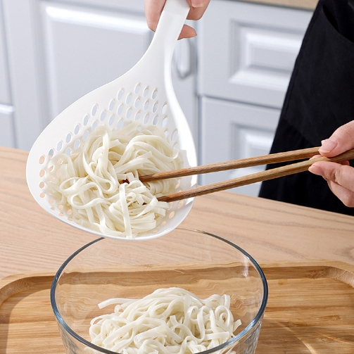 กระชอนตักอาหาร กระชอนลวกก๋วยเตี๋ยว ลูกชิ้น ผัก ช้อนระบายน้ำ กระบวยลวกจิ้มจุ่ม ที่ตักน้ำแข็ง ที่ตักอาหาร ทนความร้อน - รูปที่ 2